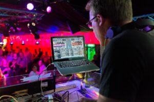 dj gc3c88cbf0 1280